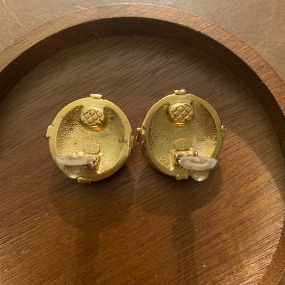 CHANEL Shiny Gold Clip on earrings - Picture 3 of 4